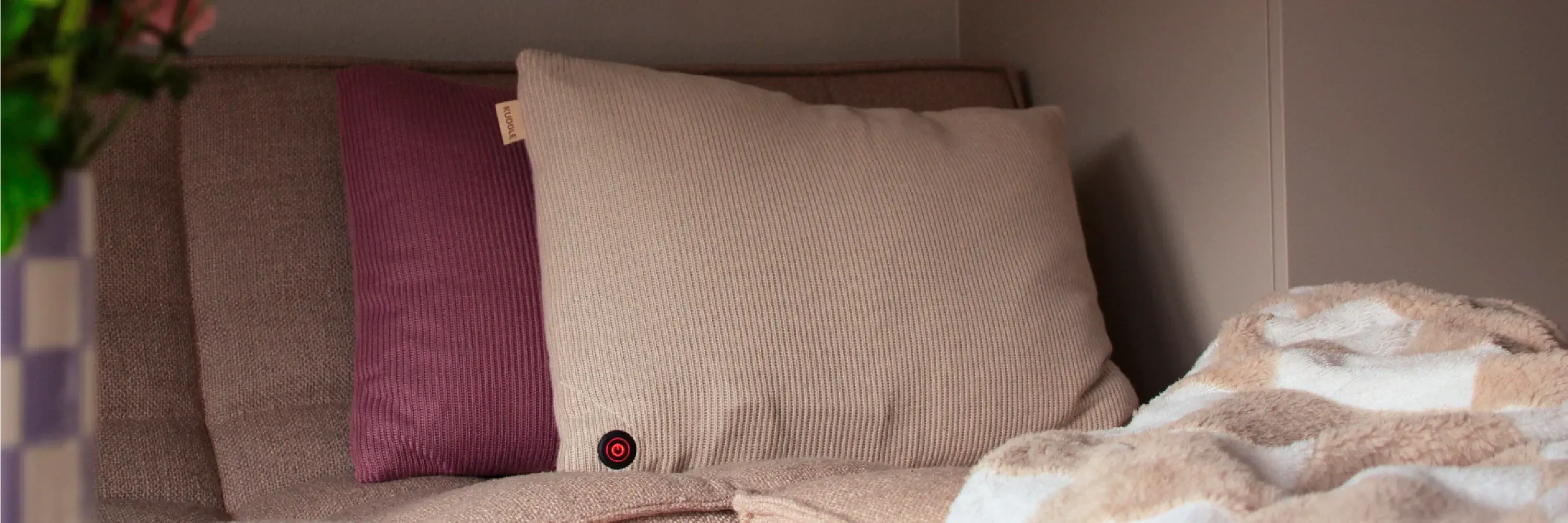 Kun je zitten op een warmtekussen? - Kuddle | Draadloze Warmtekussens